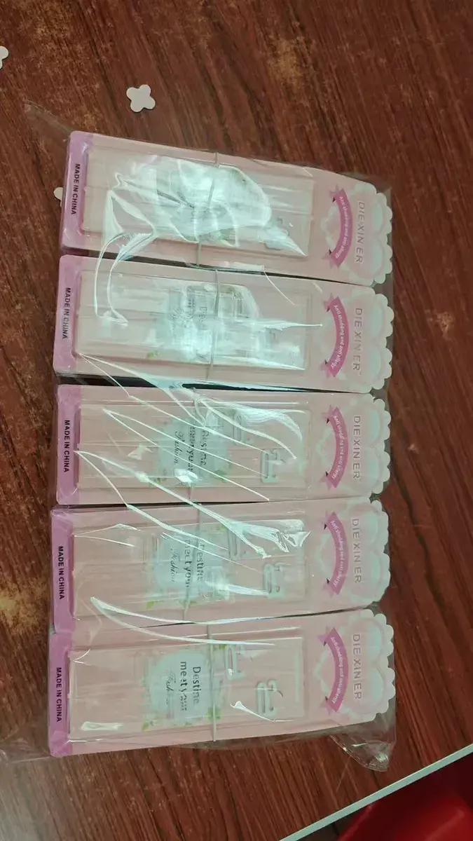 DIE XIN ER Perfumetka 12 ml z atomizerem różowa