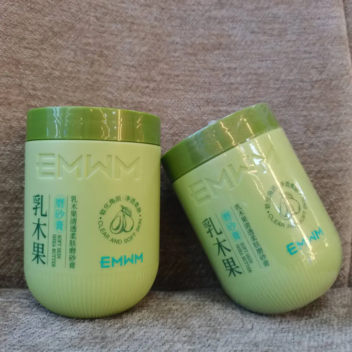 Peeling do ciała z masłem shea i awokado EMWM zielony