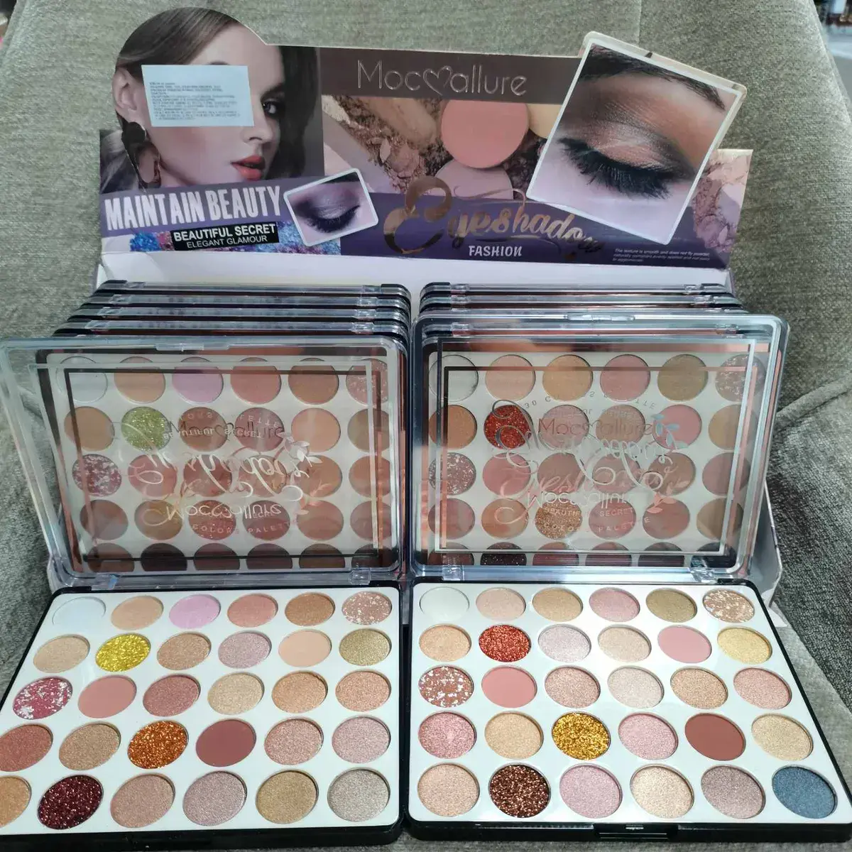 Paleta cieni do powiek Moc Allure 30 kolorów mix mat i brokat