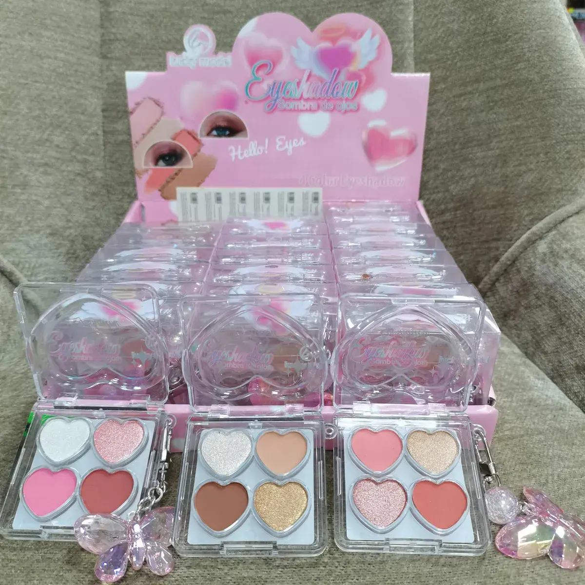 Paleta cieni do powiek 4 kolory z breloczkiem motyl różowa