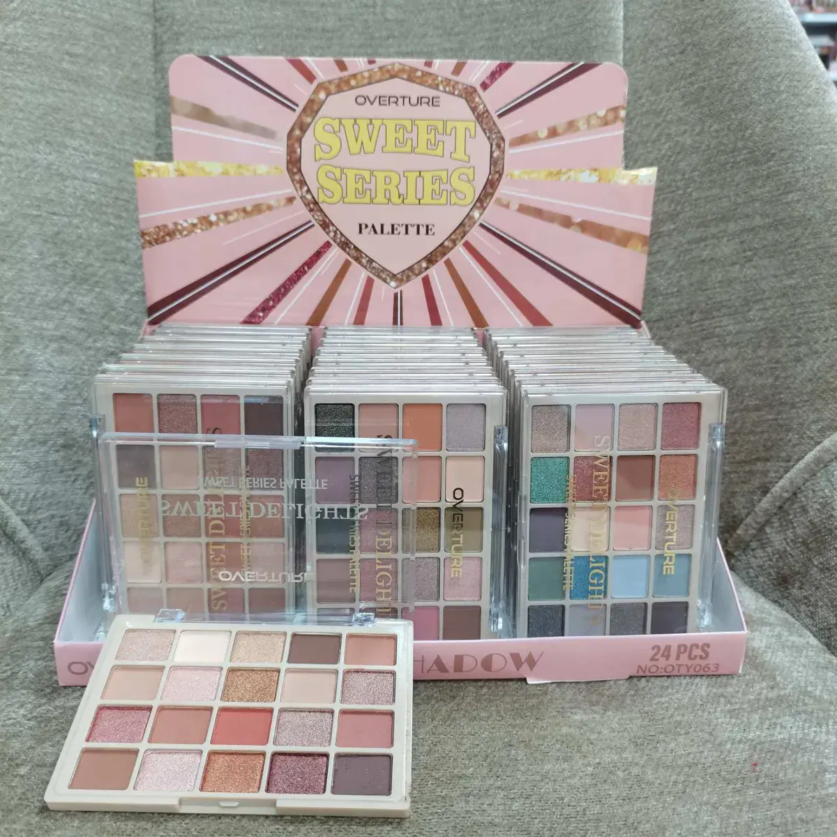 Paleta cieni do powiek Sweet Series Overture 24 kolory matowe i błyszczące