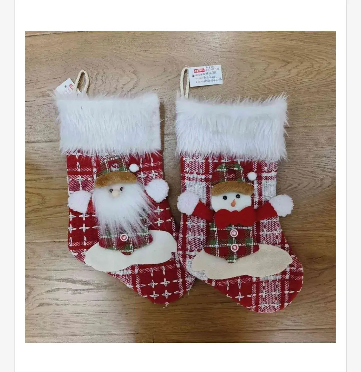 Świąteczne dekoracyjne skarpety z motywem Santa i Śniegura