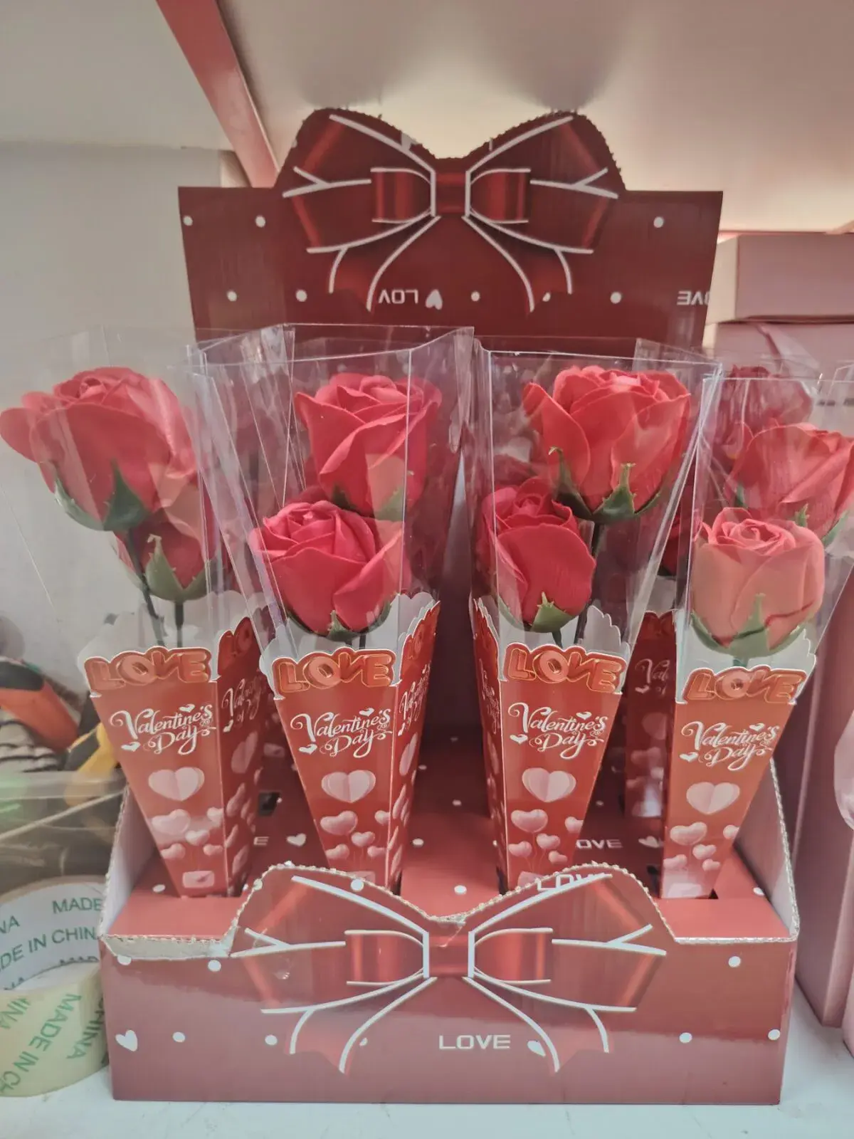 Pudełko z sztucznymi różami w kształcie kwiatów LOVE
