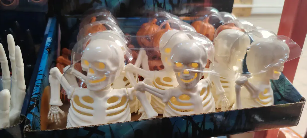 Figurka Halloween Kościotrup Biały Plastik 12 cm