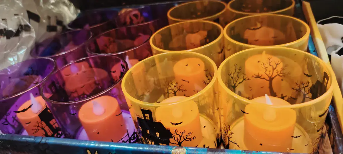 Lampion LED Halloween pomarańczowo-fioletowy z motywem zamku i nietoperzy