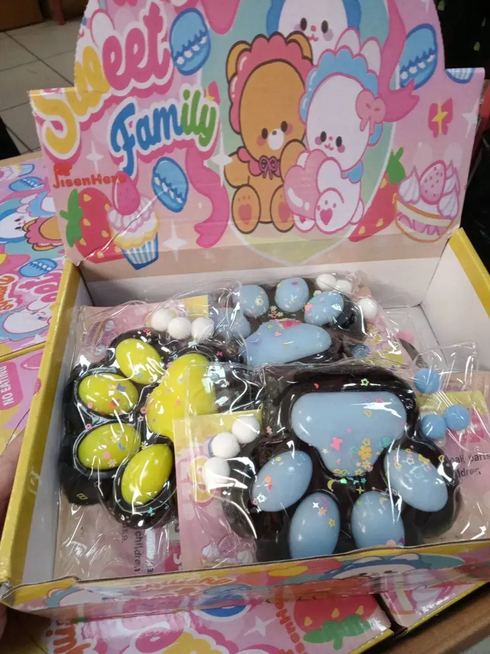 Zabawka Sweet Family Duży Gniotek Łapka Kota z Brokatem