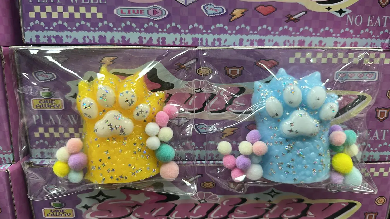 Zabawka Squishy Toys Łapka Kota z Brokatem i Pomponami 16 szt.