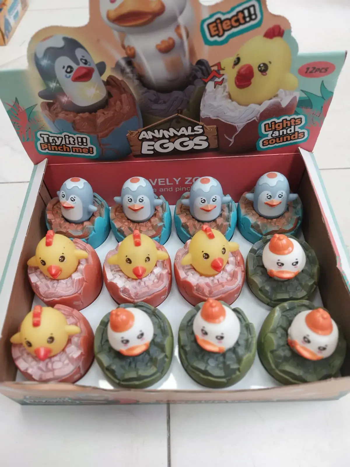Zabawka Animals Eggs Lights & Sounds - Jajka ze zwierzątkami 12 szt.