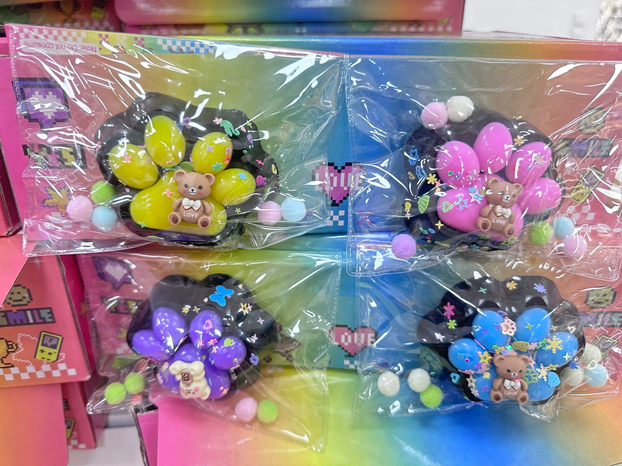 Zabawki Squeeze Toys Łapka z Misiem, 16 szt.