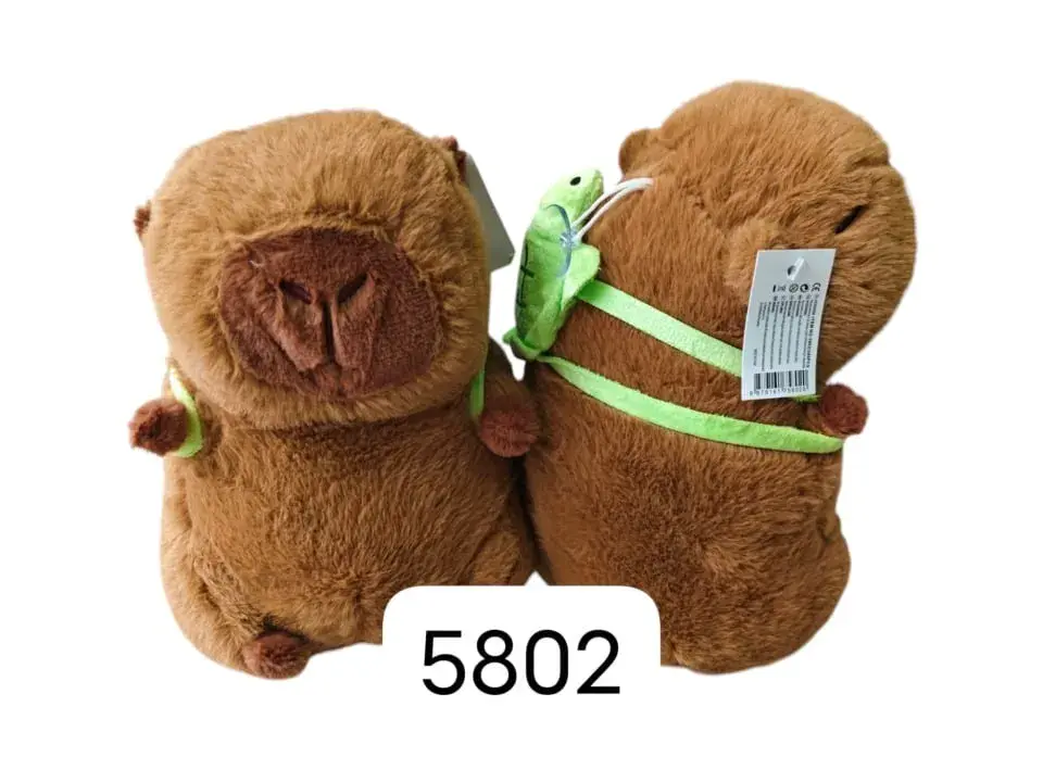 Maskotka Kapibara z Zielonym Plecakiem 23cm Brązowa