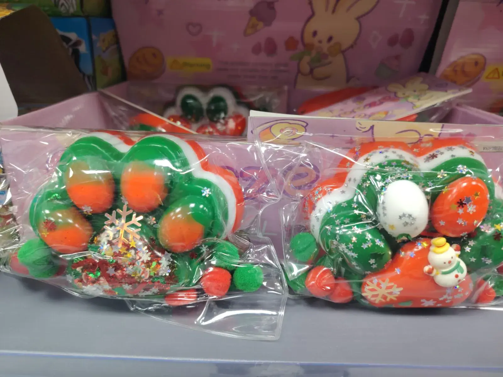 Gniotki Squeeze Toys łapa świąteczna zielona-pomarańczowa