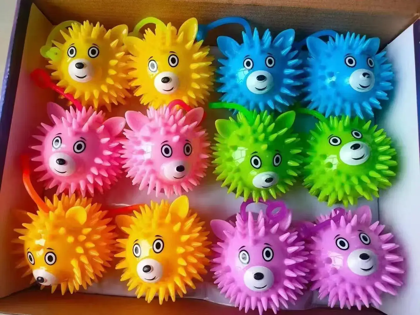 Gniotki Squeeze Toys psy z kolcami, 12 szt