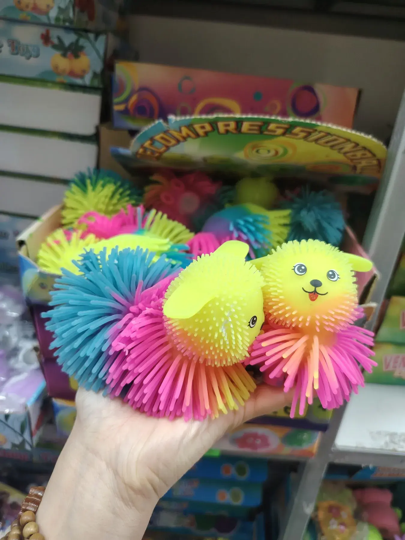 Gniotki Squeeze Toys psy pomponowe wielokolorowe