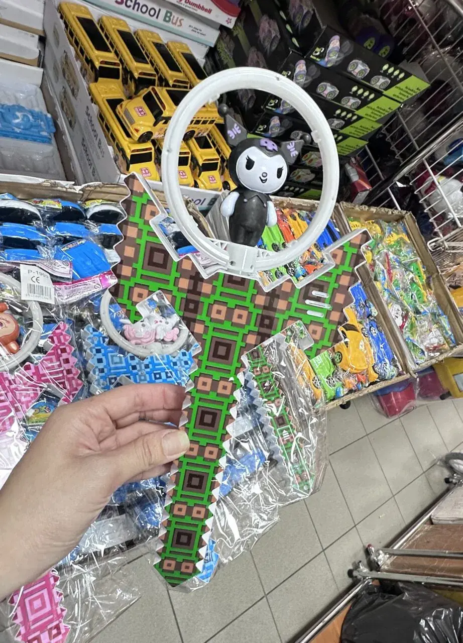 Magiczny Miecz Pixel z Figurką Kuromi i Światłem LED 6szt Mix