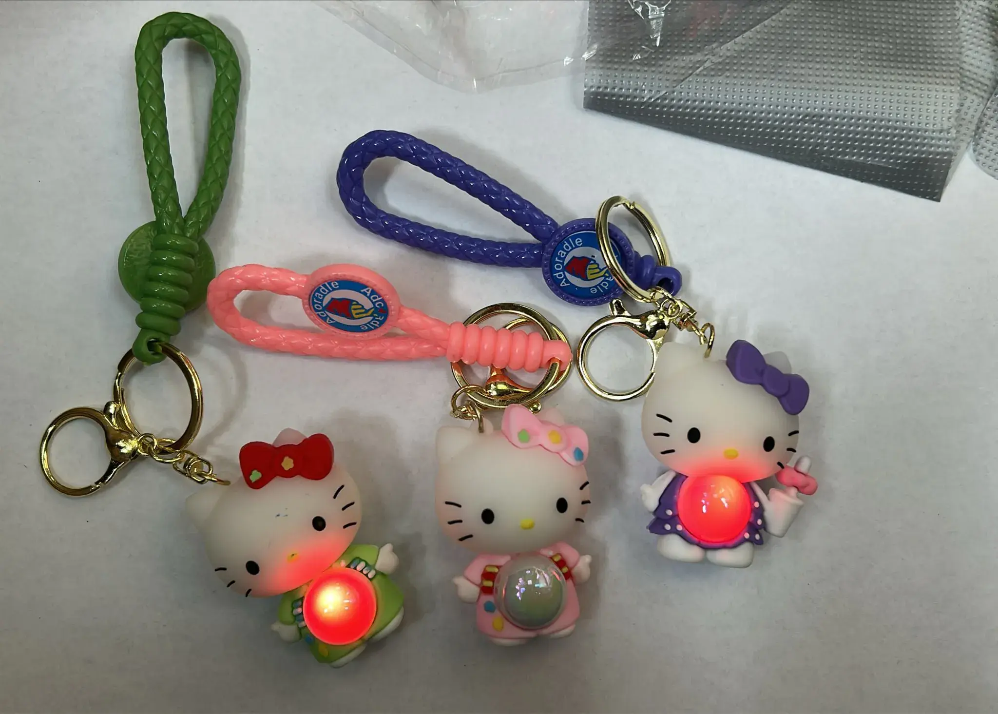 Brelok do Kluczy Hello Kitty Świecący z Plecionym Paskiem 24szt