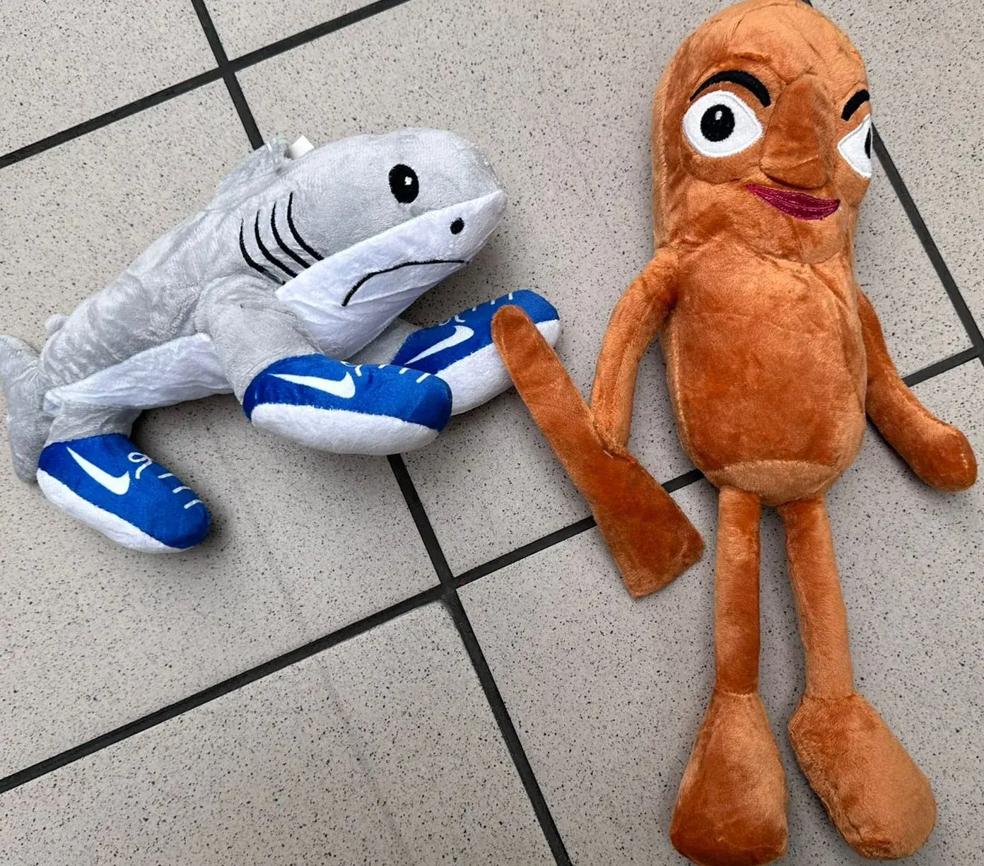 Maskotka Pluszowa Brainroot i Rekin w Butach Nike - Mix Wzorów