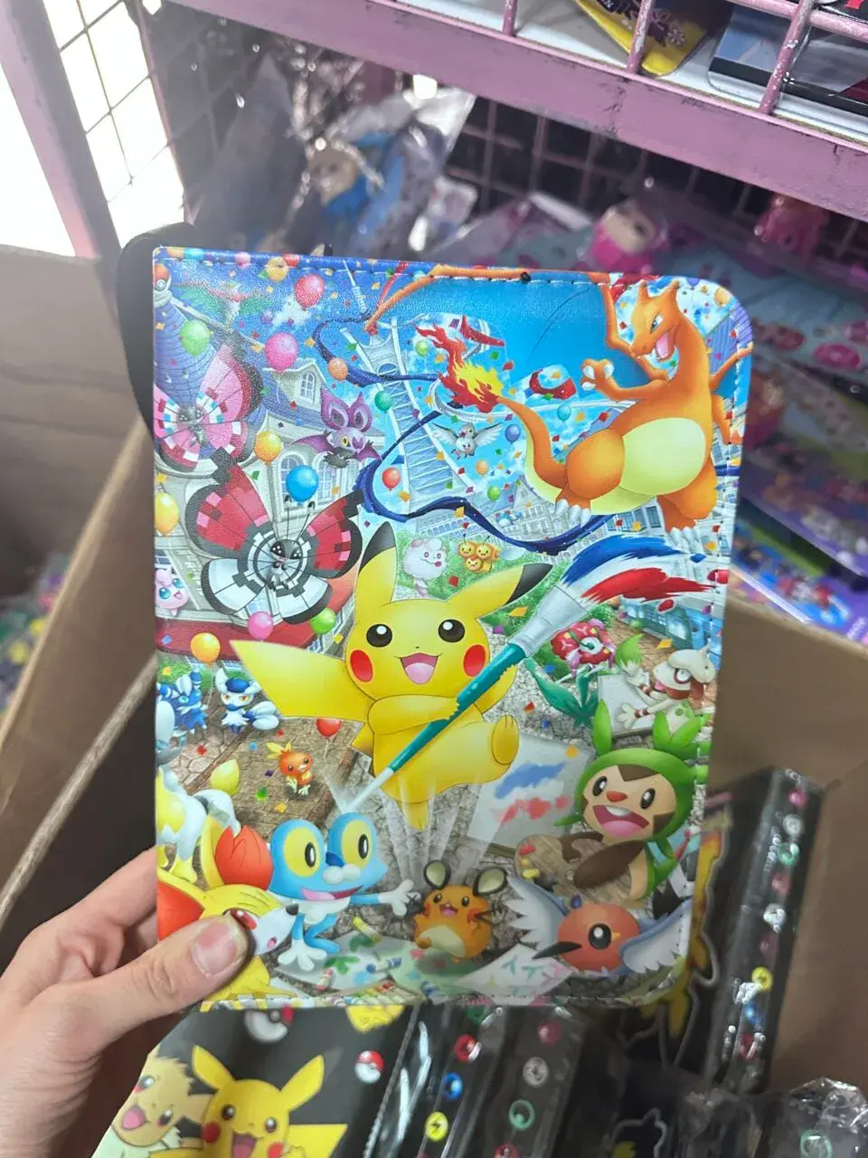 Album na 400 Kart Pokemon, Zamykany na Suwak, Wzór Pikachu