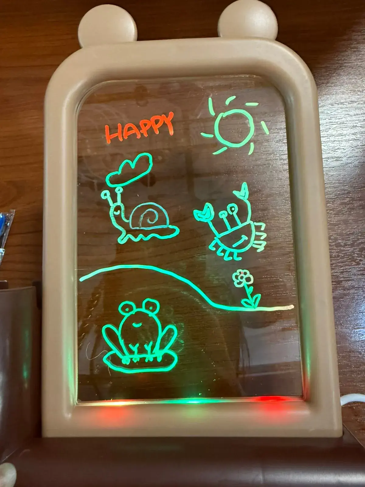 Tablica świetlna LCD z podświetleniem RGB i długopisami