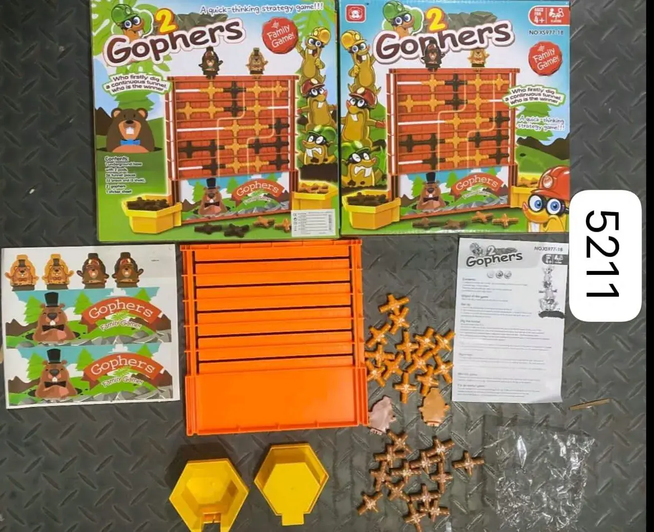 Gra zręcznościowa Gophers z piaskiem i figurkami