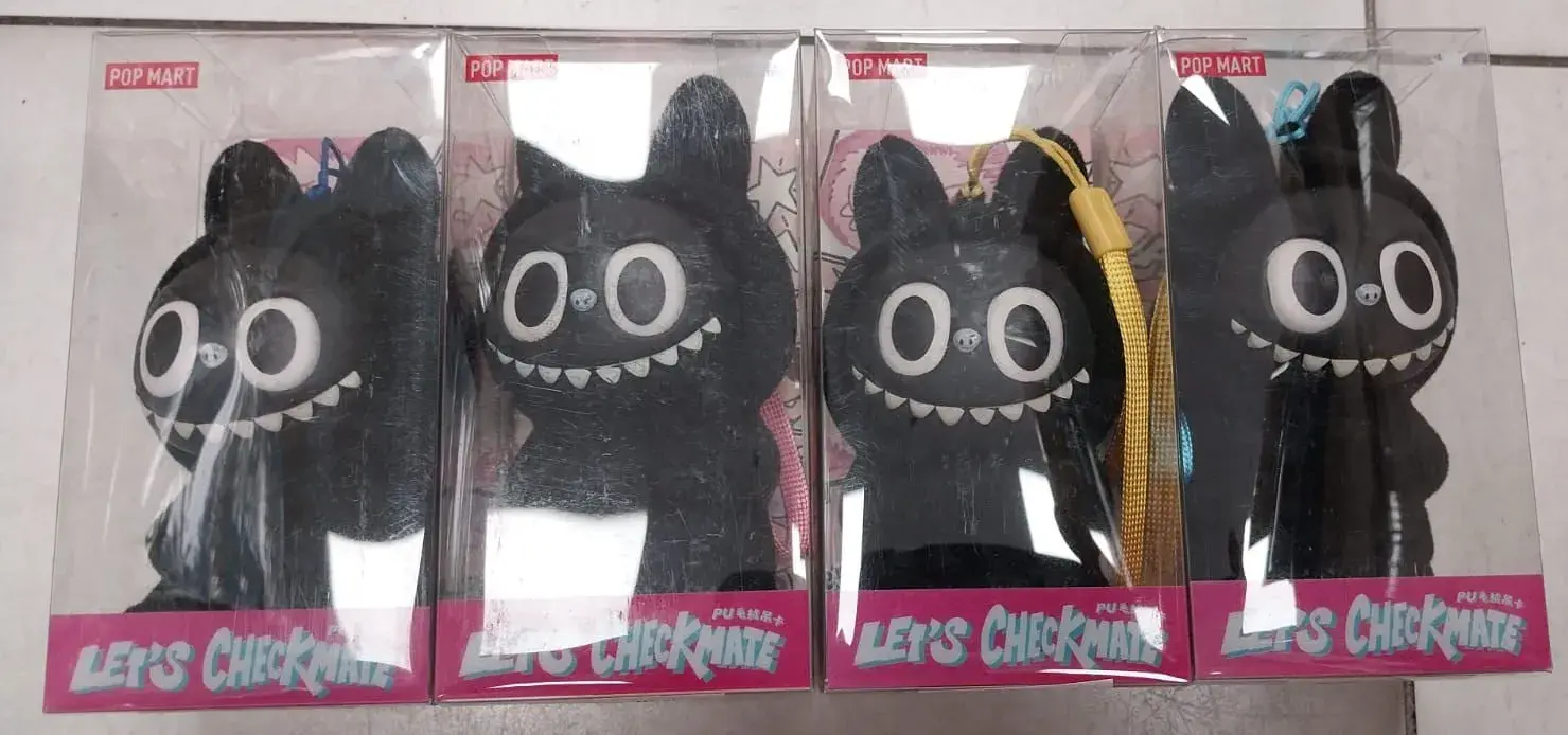 Figurki Labubu Czarny Pop Mart Let's Checkmate - 12 szt.