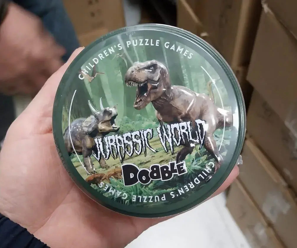 Karty Dobble Jurassic World w metalowej puszce