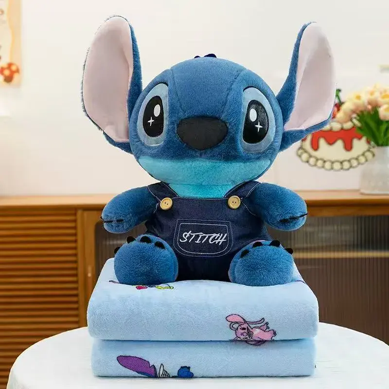 Maskotka Stitch z kocykiem niebieski