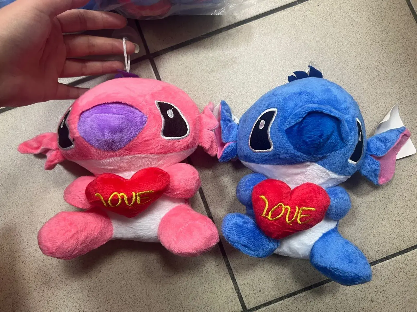 Maskotki Stitch 20cm z sercem LOVE różowa i niebieska