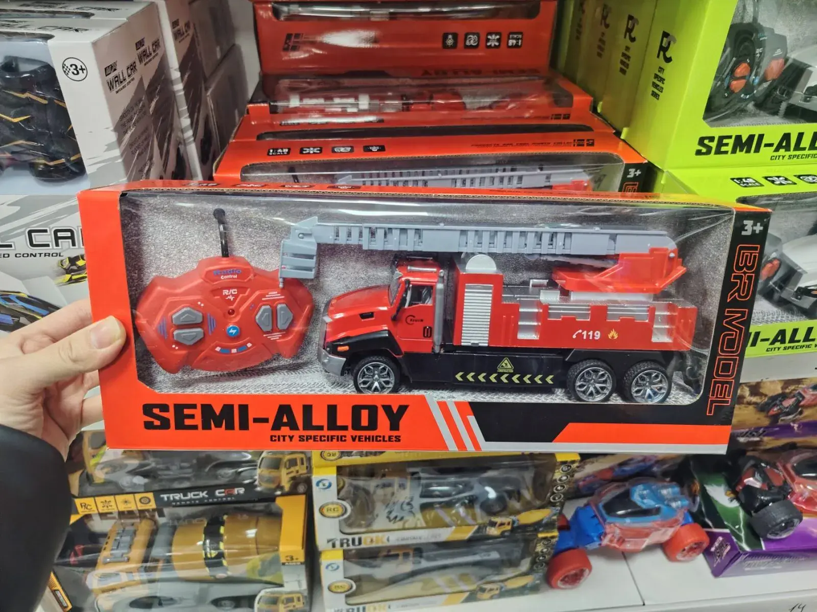 Sterowany RC ciągnik siodłowy straż pożarna Semi Alloy