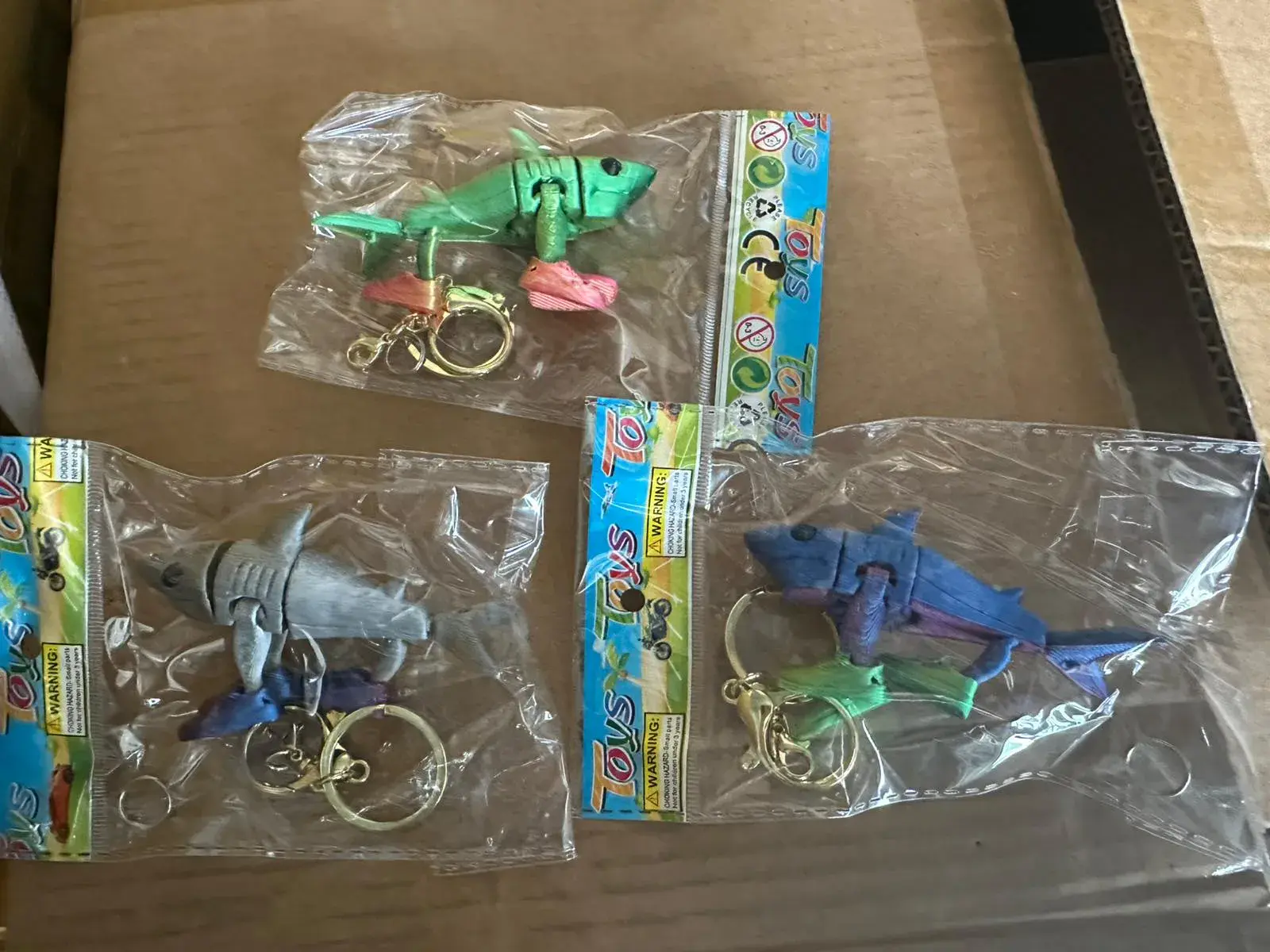 Brelok 3D Ruchomy Rekin z Nogami Mix Kolorów 24szt