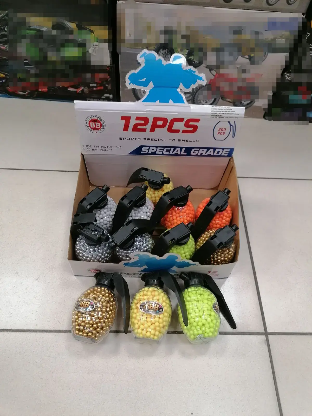 Zestaw 12 pistoletów i granatów na kulki plastikowe 12PCS