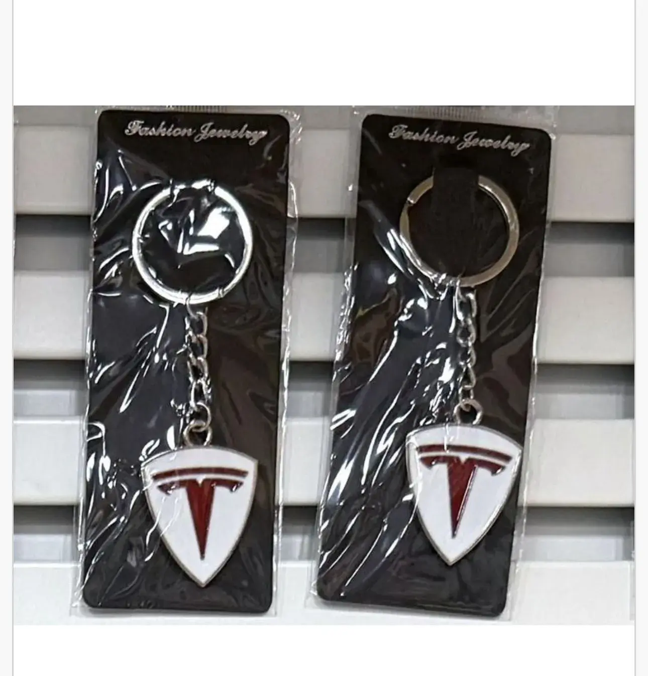 Brelok do kluczy Tesla czerwony Fashion Jewellery