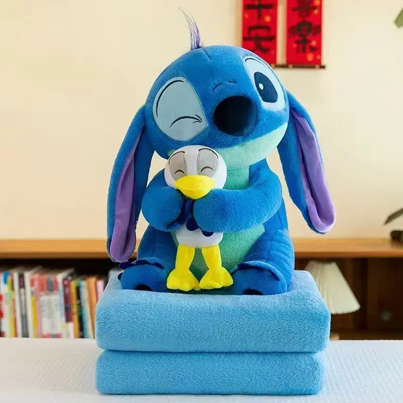 Maskotka Stitch z kocykiem i ptaszkiem