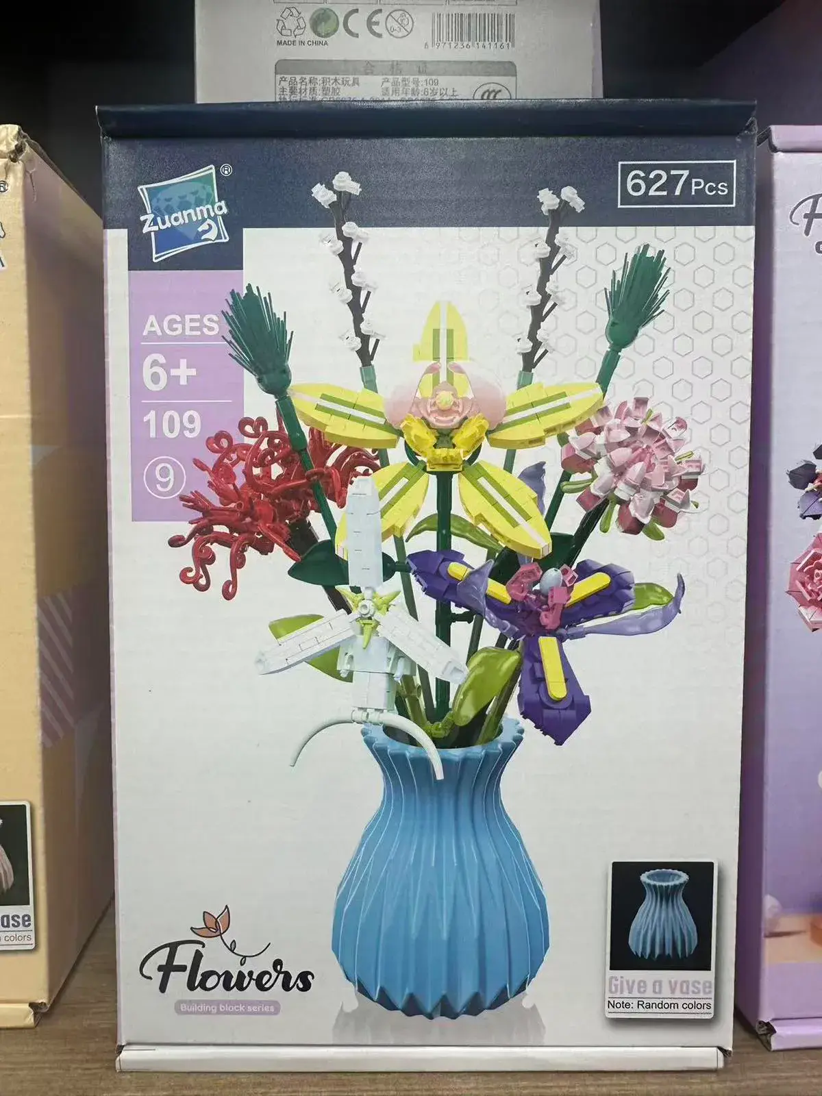 Zestaw klocków LEGO Flowers 627 elementów w wazonie