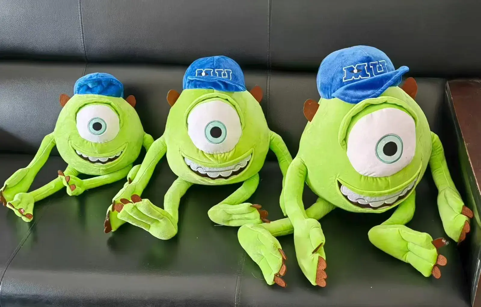 Maskotka Pluszowa Minion 40cm z Niebieską Czapką
