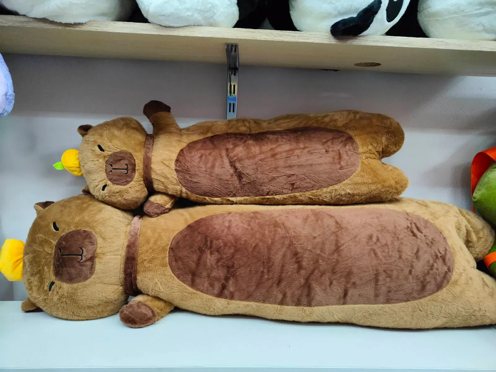 Maskotka Pluszowa Labubu 100cm Brązowa z Żółtym Kwiatem