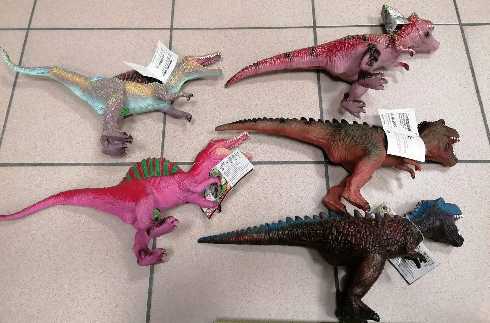 Mini figurki dinozaurów - 6 szt w opakowaniu