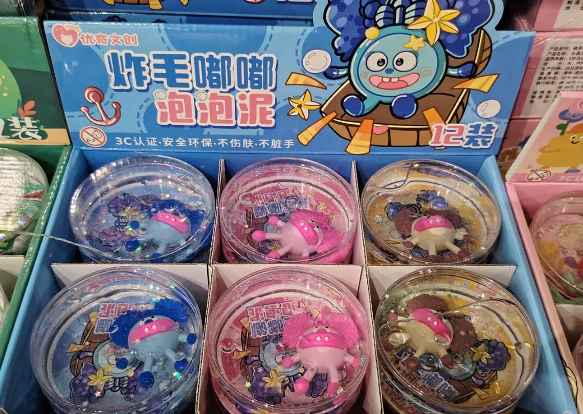 Slime z figurką zwierzątka w przezroczystym pojemniku 12 sztuk