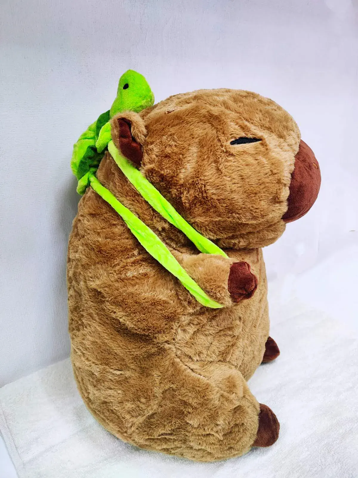 Maskotka wombat z kocykiem i żółwikiem 30 cm