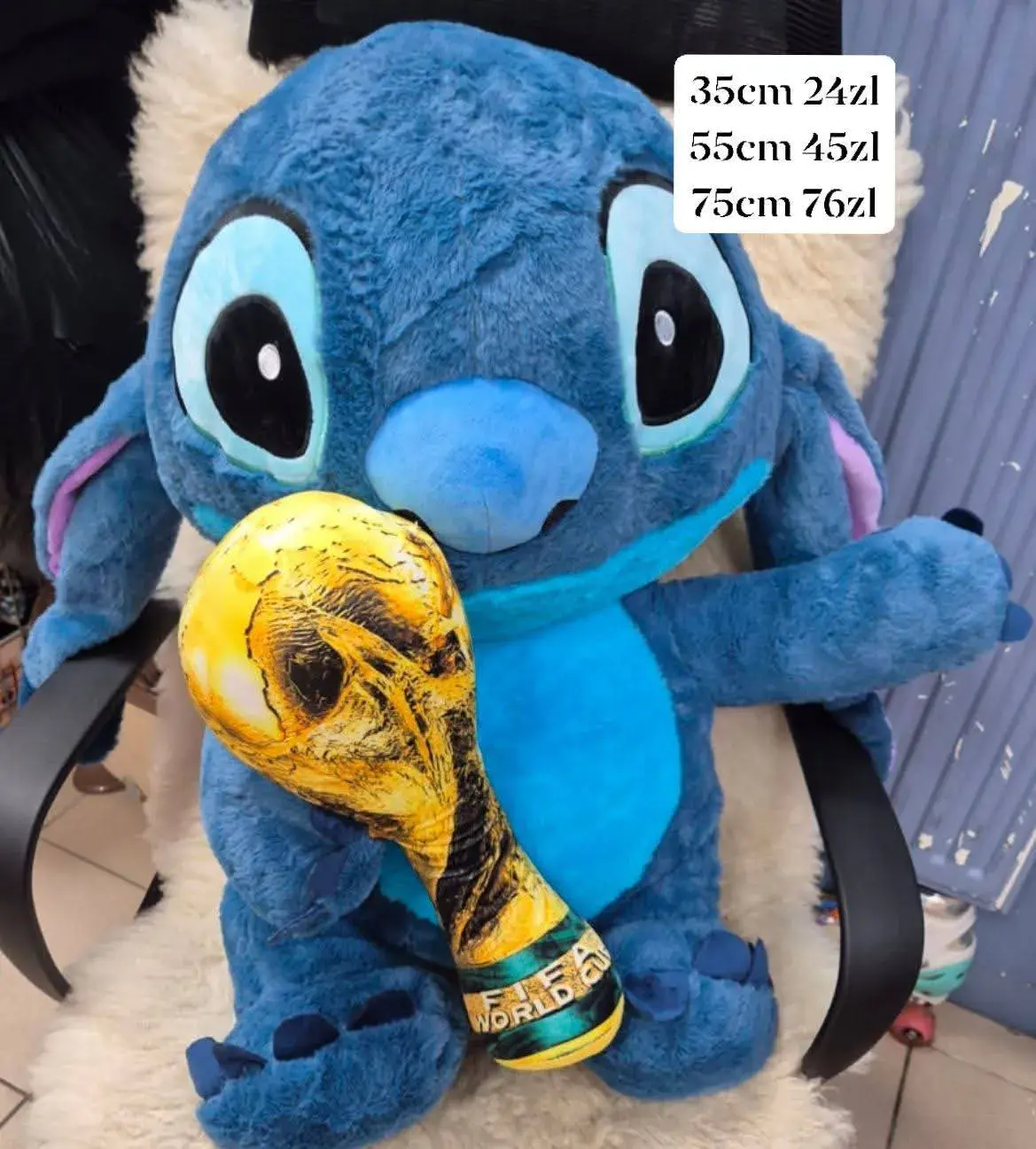 Maskotka Pluszowa Stitch z Pucharem Świata 35cm
