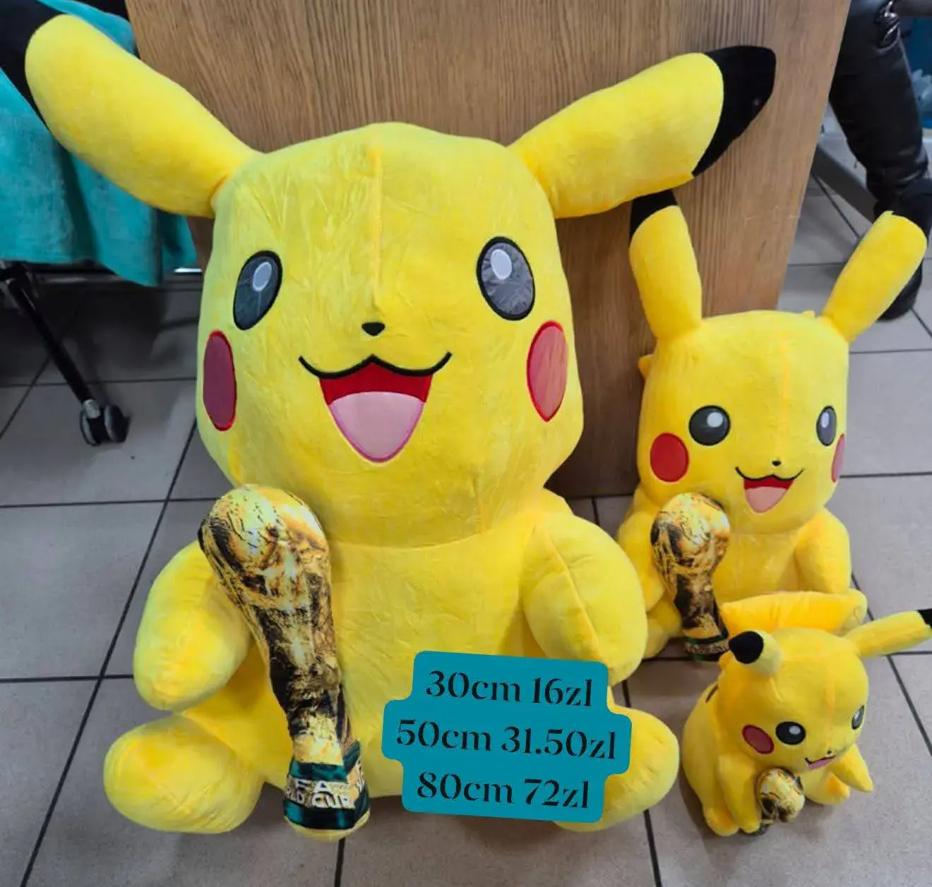 Maskotka Pluszowa Pikachu z Pucharem 30cm