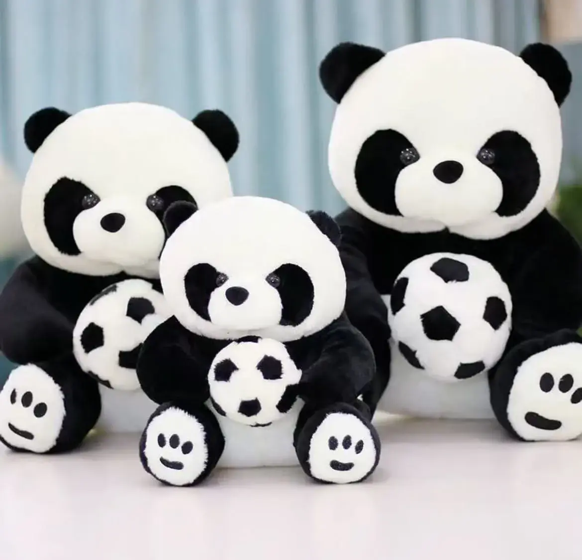 Maskotka Pluszowa Panda z Piłką 40cm