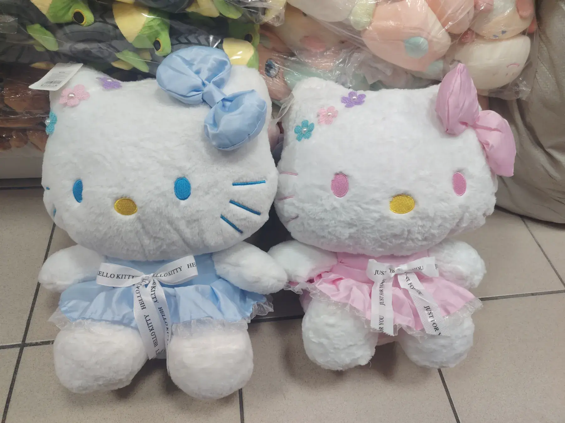 Maskotka Pluszowa Hello Kitty 40cm Biała z Niebieską Sukienką