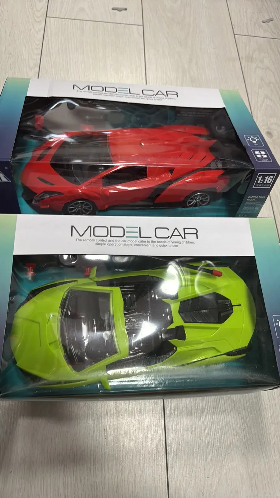 Model Car RC 1:16 Czerwony i Zielony - zdalnie sterowany