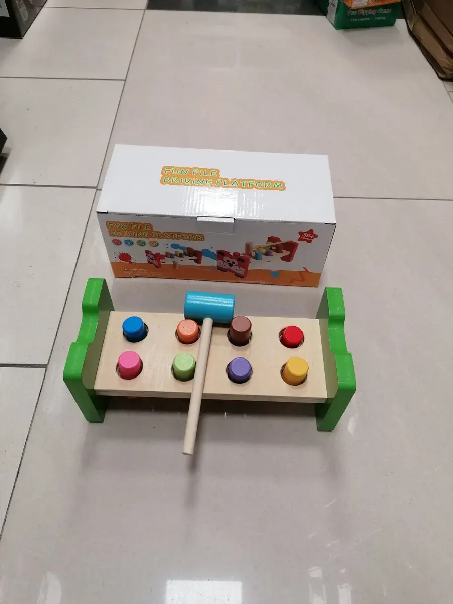 Drewniana zabawka edukacyjna Fun Pile Driving Platform kolorowa