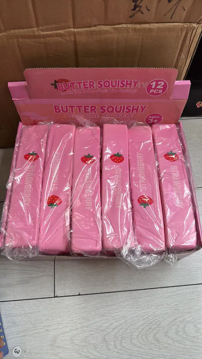 Butter Squishy różowy piankowy gadżet antystresowy truskawkowy