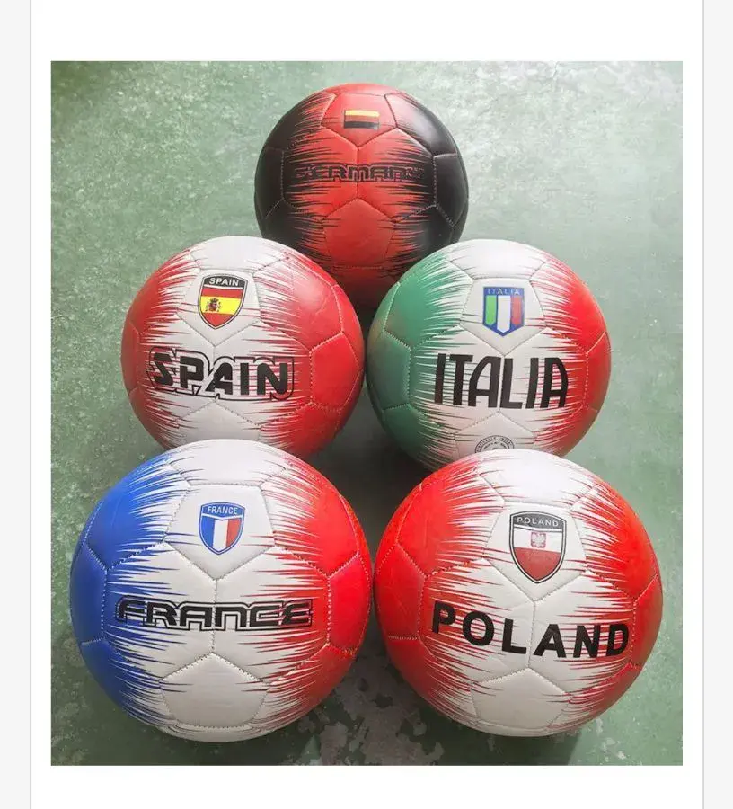 Mini piłki nożne z flagami: Niemcy, Hiszpania, Włochy, Francja, Polska
