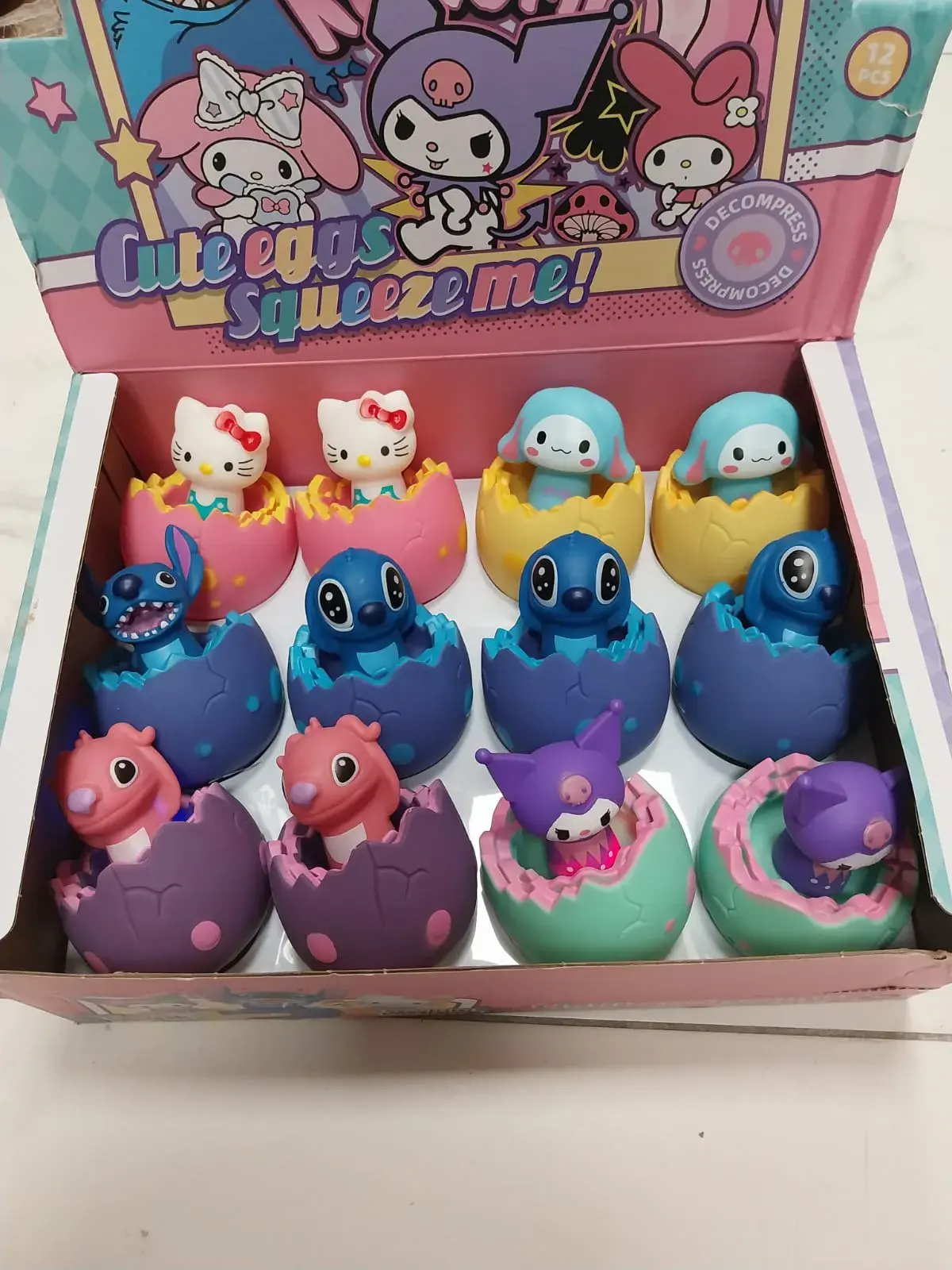 Zabawka Cute Eggs Squeeze Me Lights & Sounds, gniotek mix 12 szt.