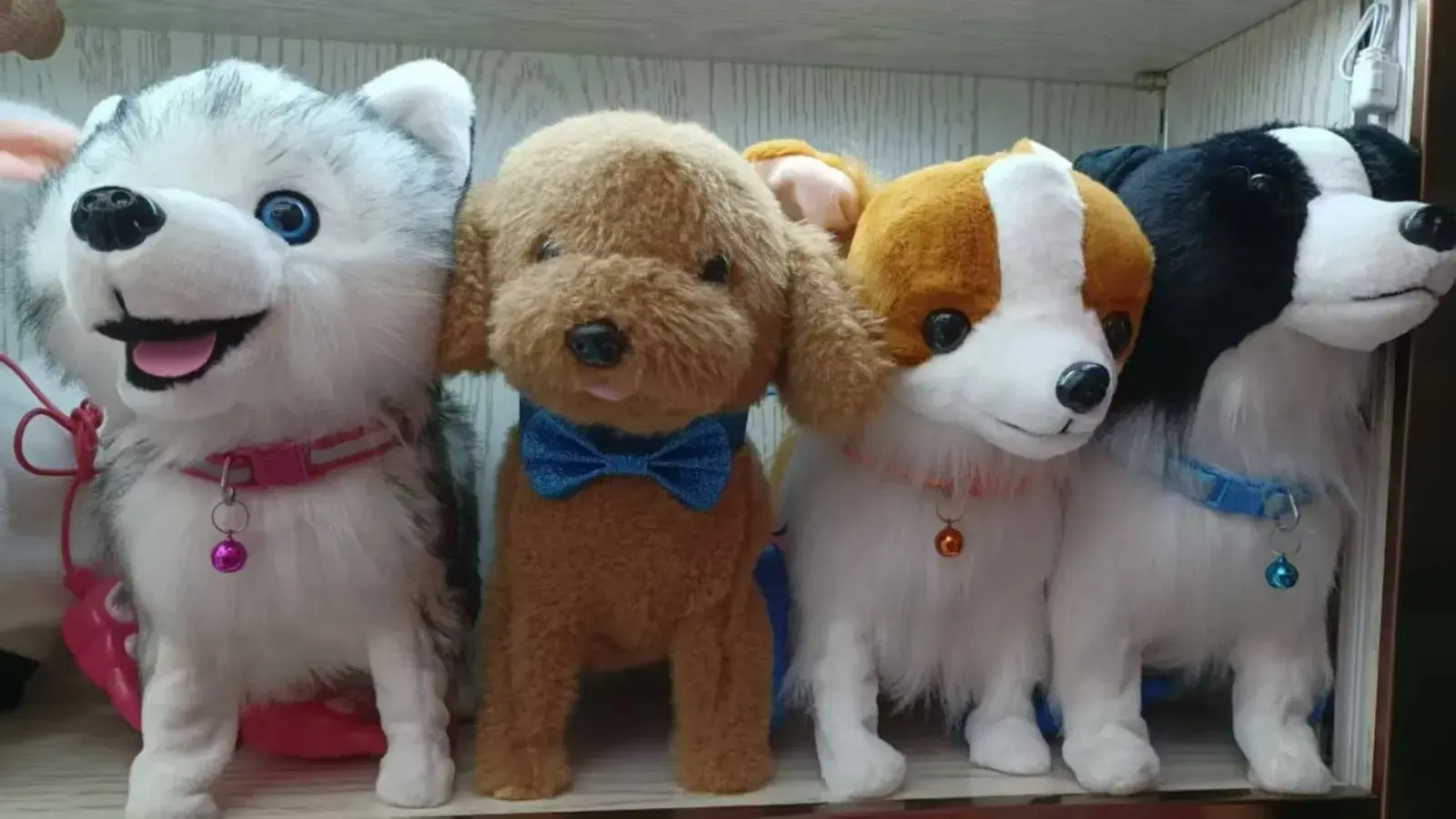 Maskotka interaktywny piesek na baterie ze smyczą mix 6 szt.