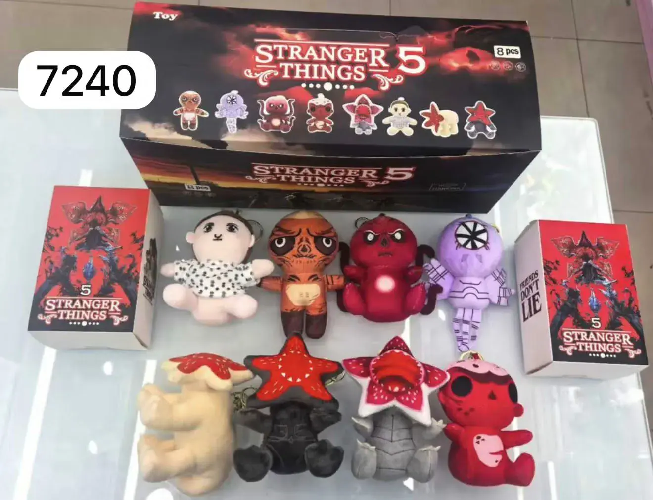 Zabawki Stranger Things 5 - figurki mini, 8 szt w opakowaniu