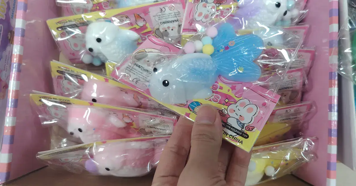 Miękka Antystresowa Ryba Squishy z Kolorowymi Kulkami